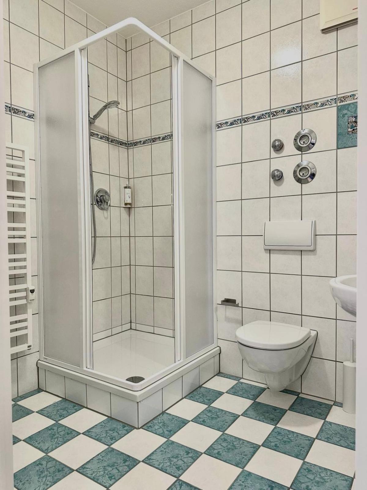 Raha Apartments - Modernes Studio-Apartment - Hbf - Gratis Parkplatz Erfurt Ngoại thất bức ảnh