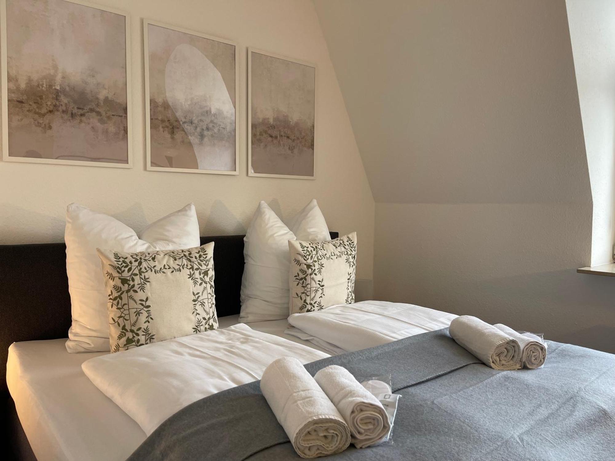 Raha Apartments - Modernes Studio-Apartment - Hbf - Gratis Parkplatz Erfurt Ngoại thất bức ảnh