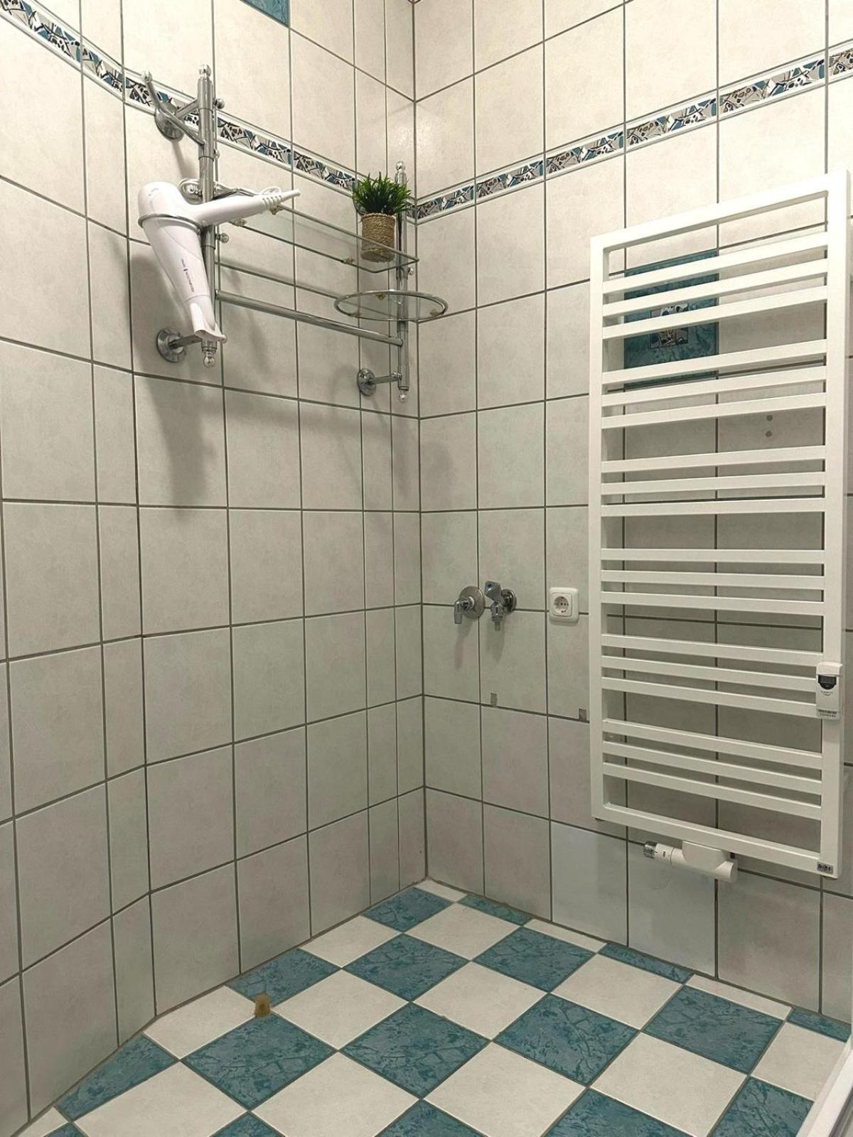Raha Apartments - Modernes Studio-Apartment - Hbf - Gratis Parkplatz Erfurt Ngoại thất bức ảnh