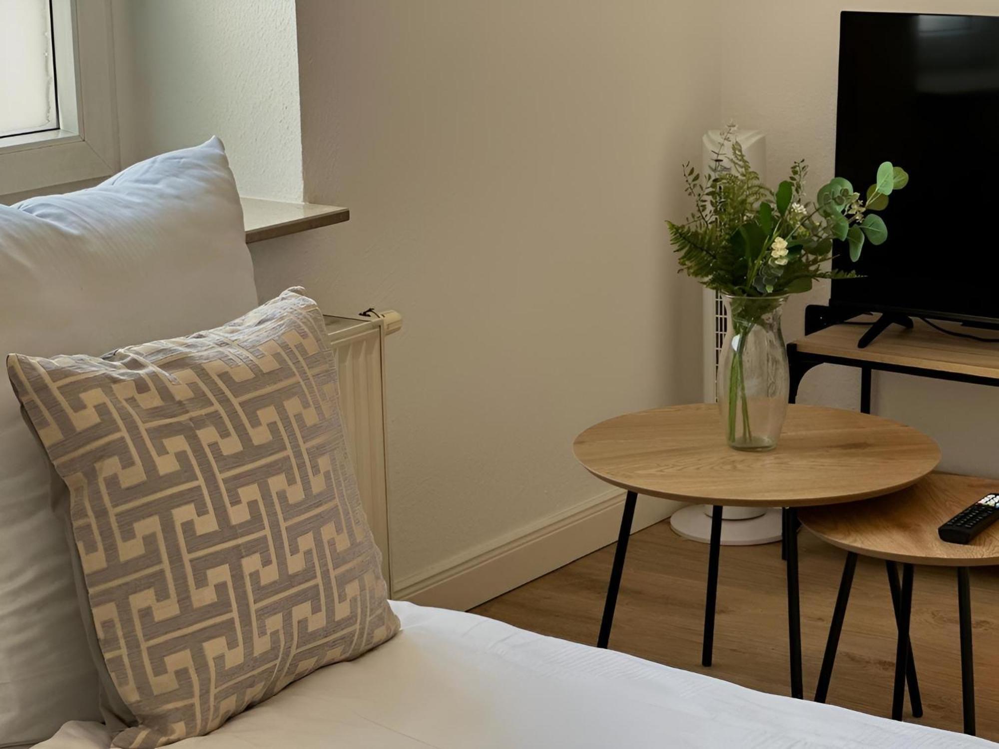 Raha Apartments - Modernes Studio-Apartment - Hbf - Gratis Parkplatz Erfurt Ngoại thất bức ảnh