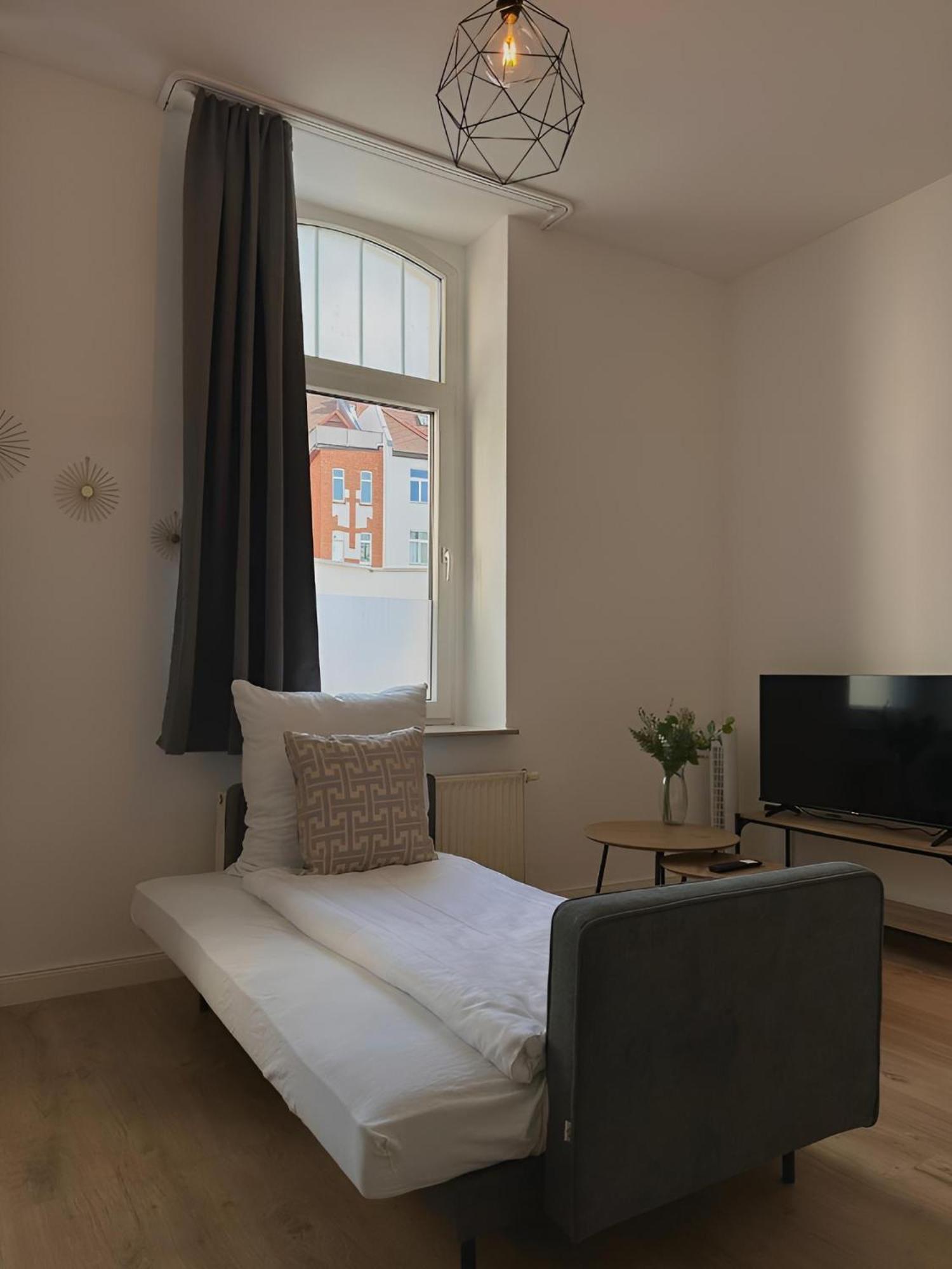 Raha Apartments - Modernes Studio-Apartment - Hbf - Gratis Parkplatz Erfurt Ngoại thất bức ảnh