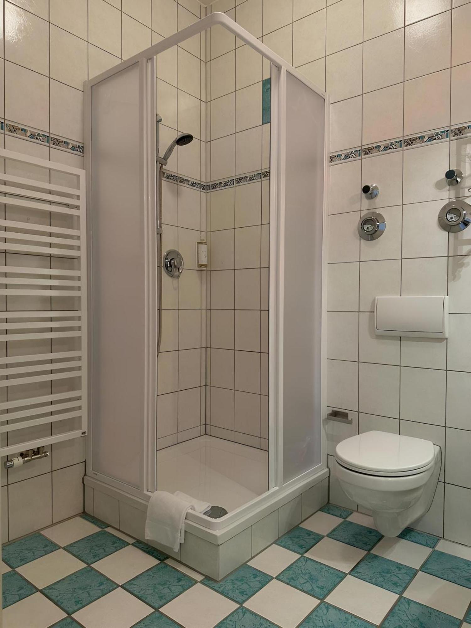 Raha Apartments - Modernes Studio-Apartment - Hbf - Gratis Parkplatz Erfurt Ngoại thất bức ảnh