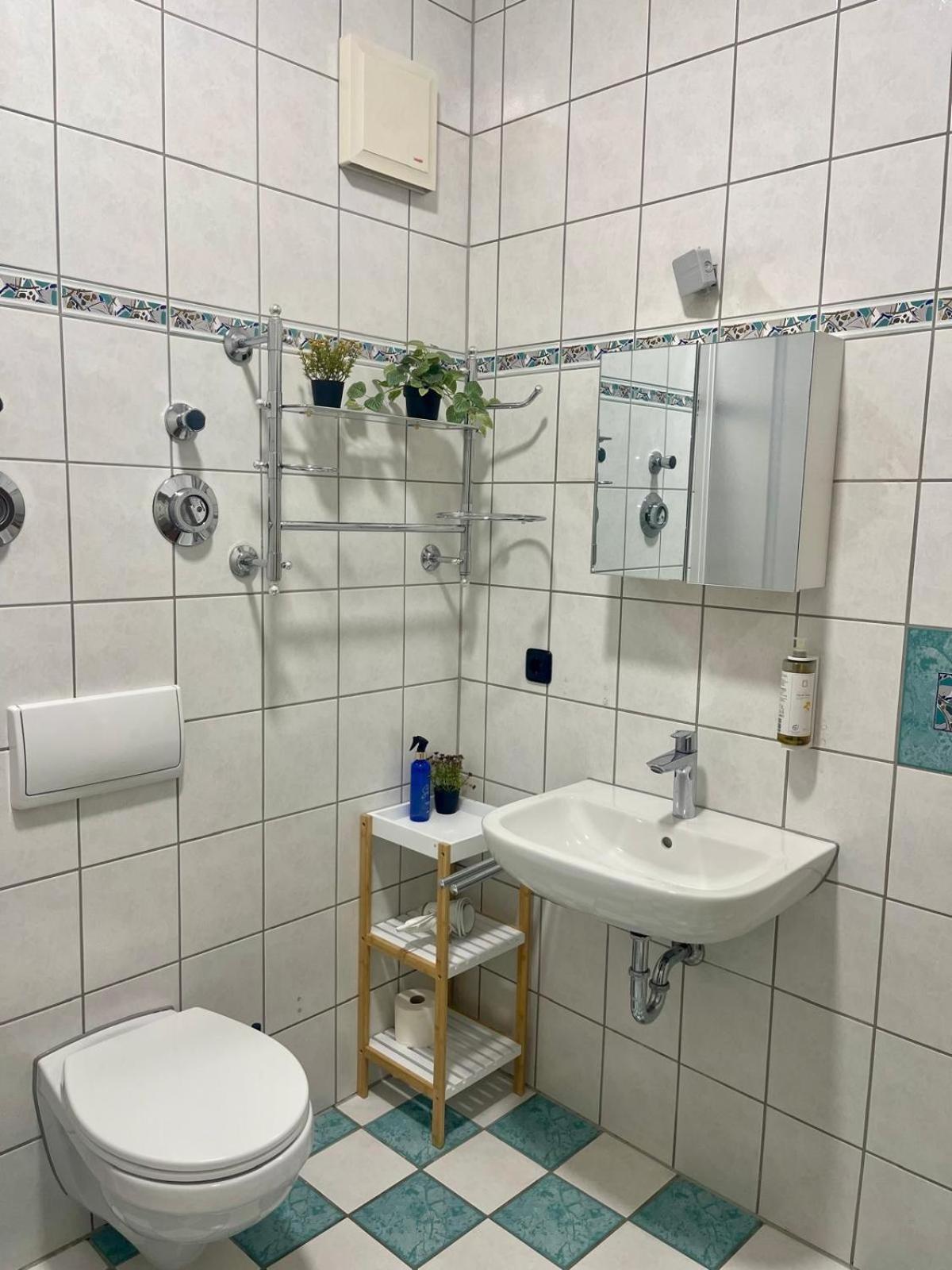 Raha Apartments - Modernes Studio-Apartment - Hbf - Gratis Parkplatz Erfurt Ngoại thất bức ảnh