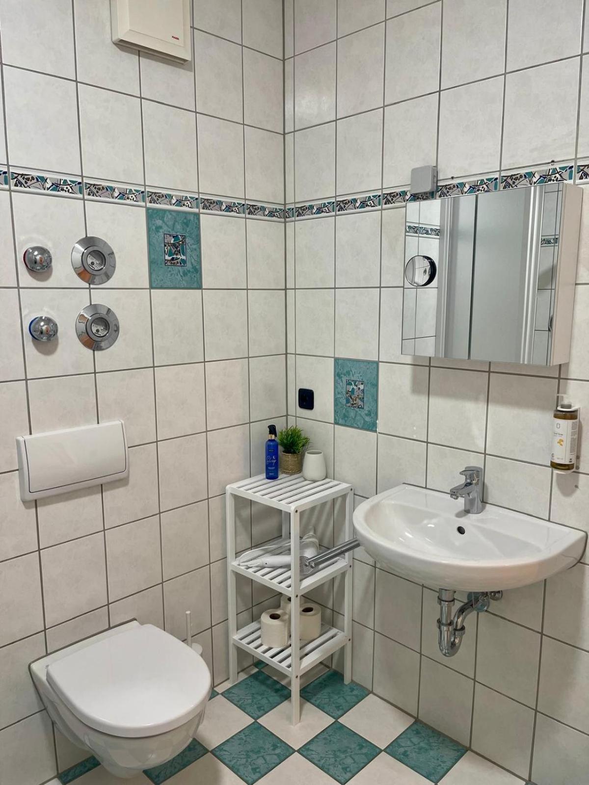 Raha Apartments - Modernes Studio-Apartment - Hbf - Gratis Parkplatz Erfurt Ngoại thất bức ảnh
