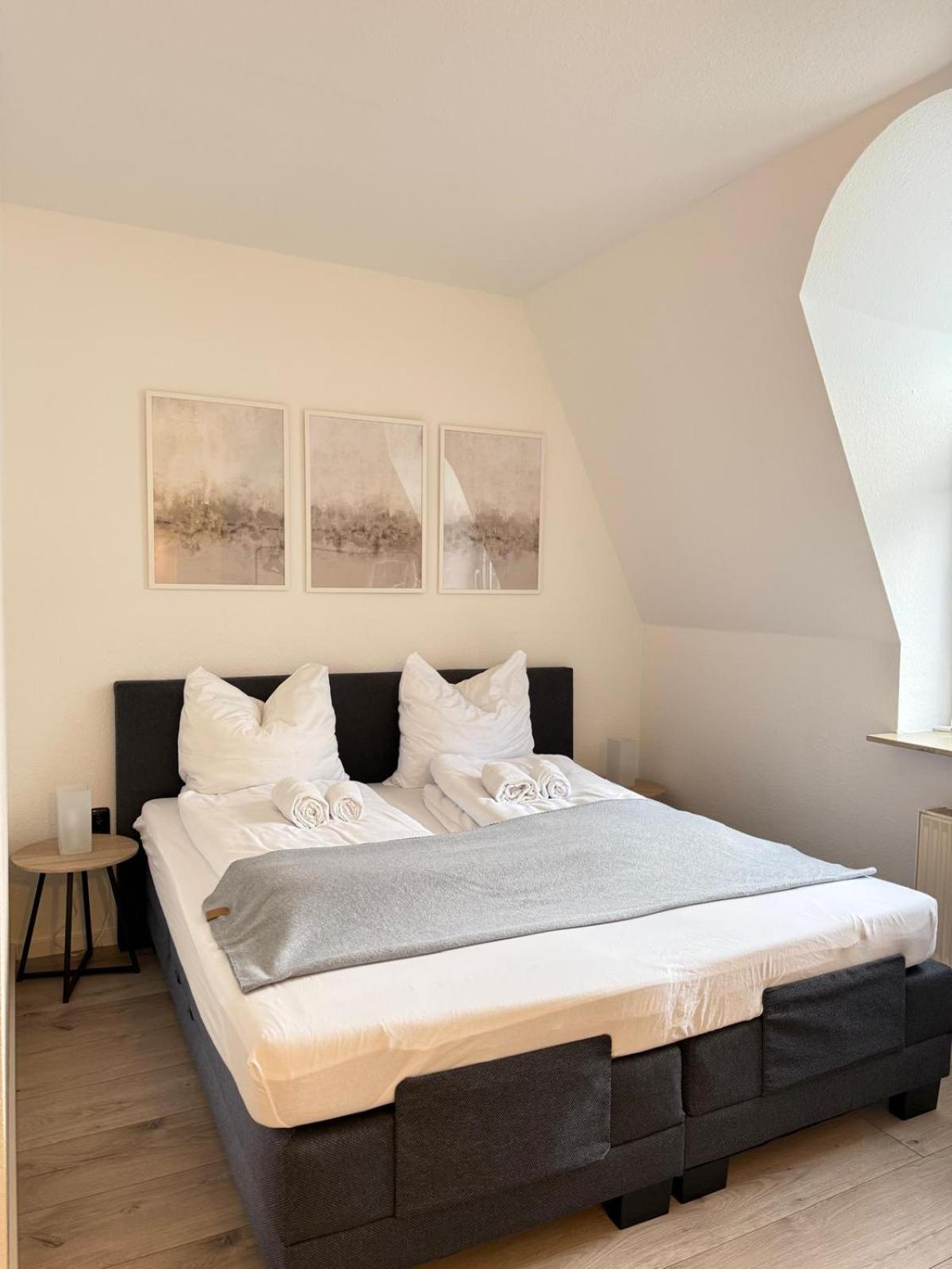 Raha Apartments - Modernes Studio-Apartment - Hbf - Gratis Parkplatz Erfurt Ngoại thất bức ảnh
