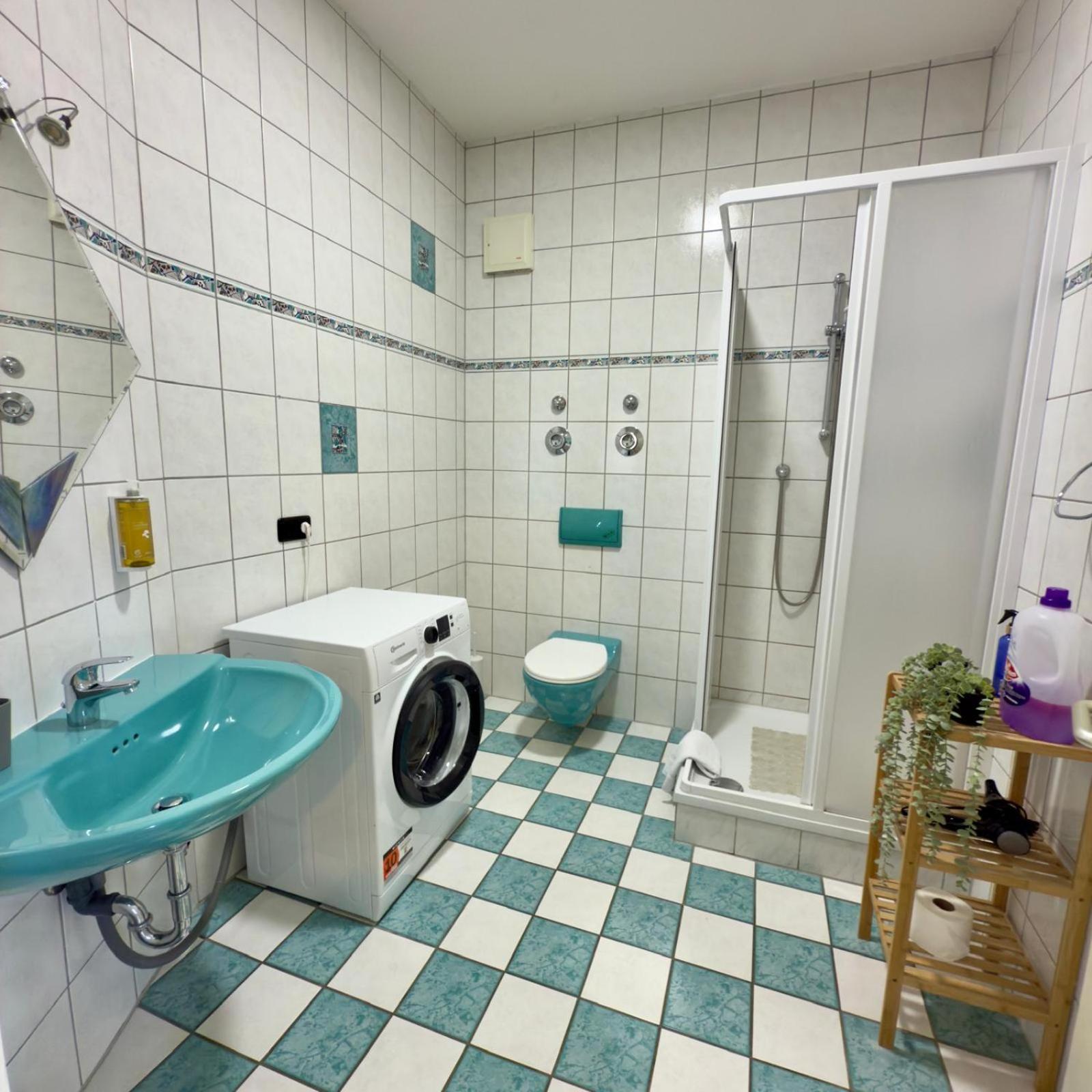 Raha Apartments - Modernes Studio-Apartment - Hbf - Gratis Parkplatz Erfurt Ngoại thất bức ảnh